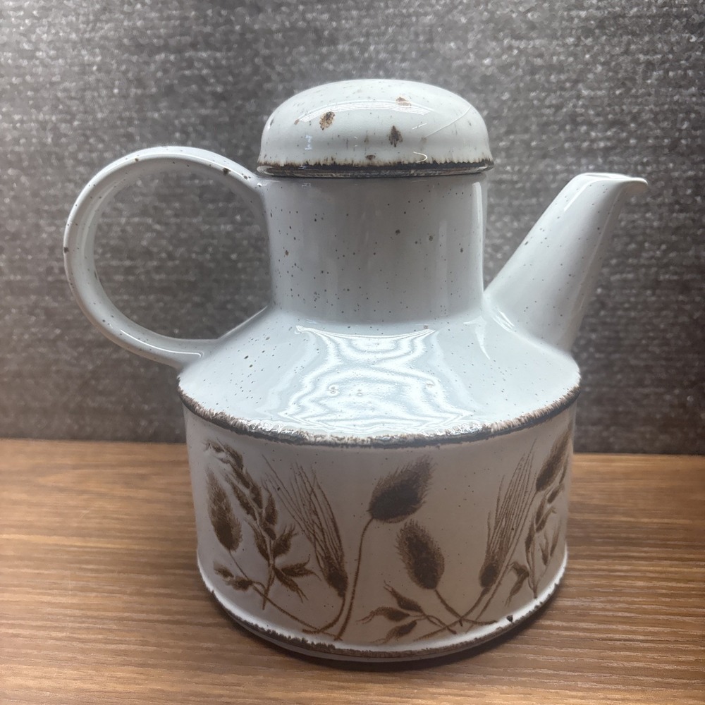 Vintage Midwinter Stonehenge Wild Oats England Tea Pot with Lid 7in White Brown